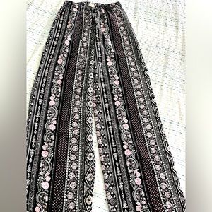 Wide legged pattern pants